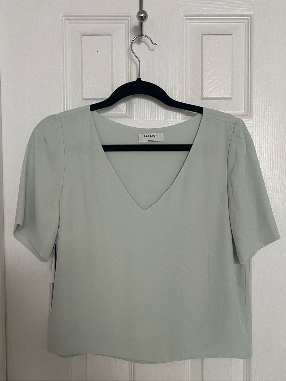 NWT Aritzia Babaton Randy Short Sleeve V Neck Blouse